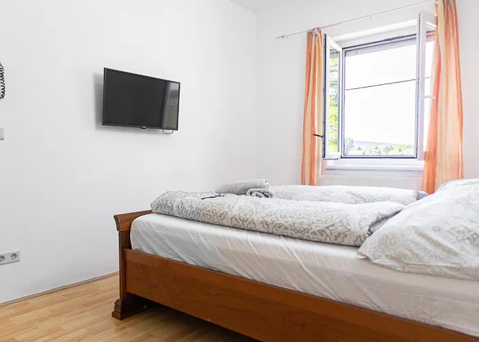 Private In Elegant Garden With Free Parking Appartement *