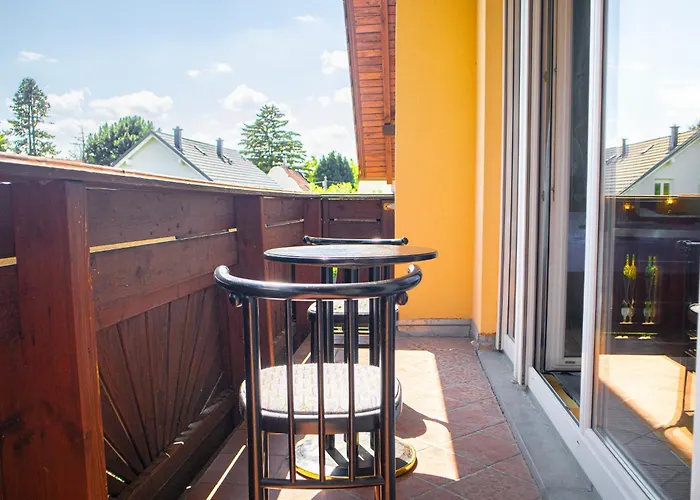 Private In Elegant Garden With Free Parking