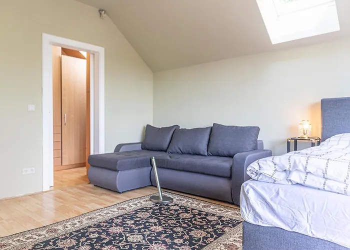 Private In Elegant Garden With Free Parking Appartement *