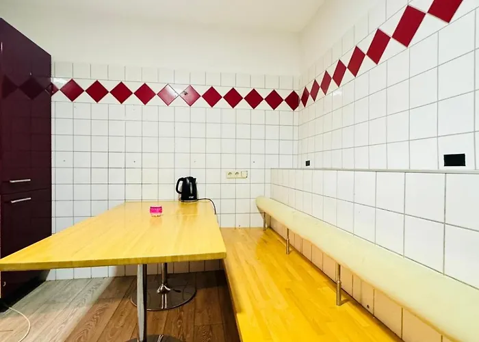 Private In Elegant Garden With Free Parking Appartement *