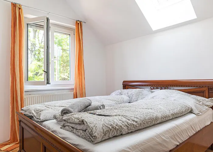 Private In Elegant Garden With Free Parking Appartement *