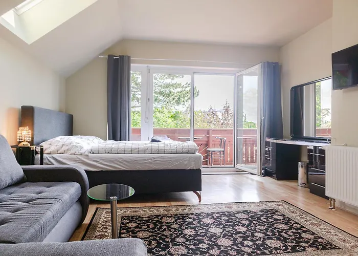 Private In Elegant Garden With Free Parking * Wenen