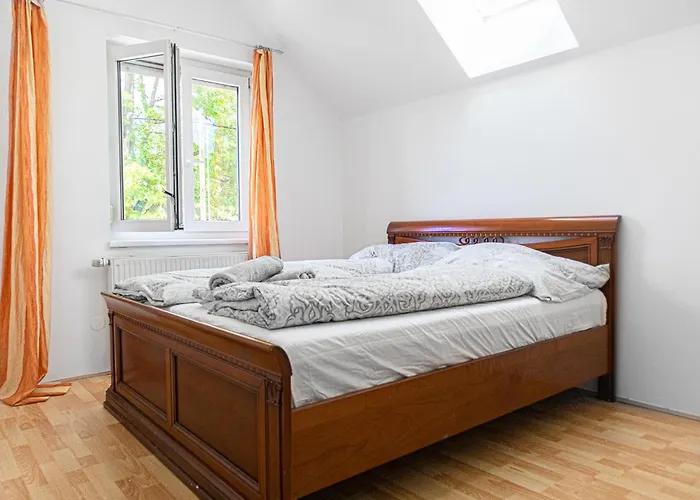 Private In Elegant Garden With Free Parking Appartement