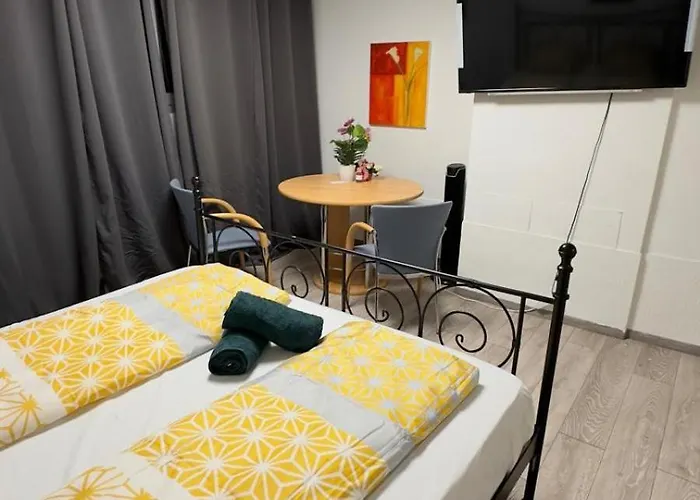 Private In Elegant Garden With Free Parking Wenen