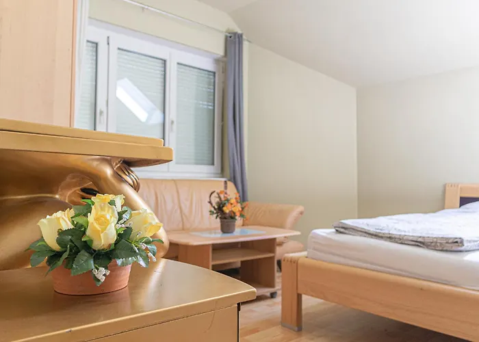 Private In Elegant Garden With Free Parking Wenen