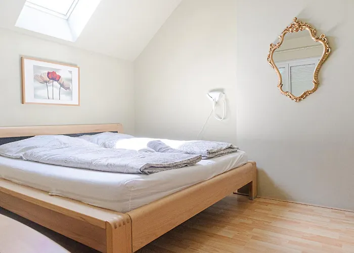 Private In Elegant Garden With Free Parking * Wenen
