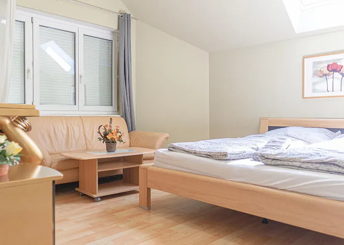 Private In Elegant Garden With Free Parking Appartement Wenen