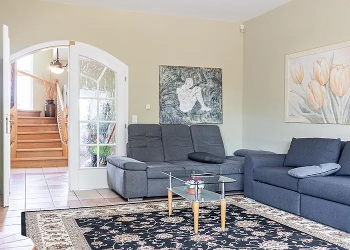 Private In Elegant Garden With Free Parking