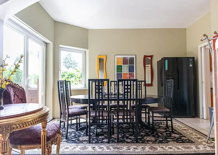 Private In Elegant Garden With Free Parking Appartement *
