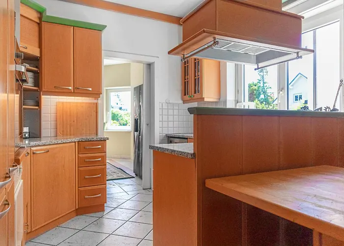 Private In Elegant Garden With Free Parking Appartement *