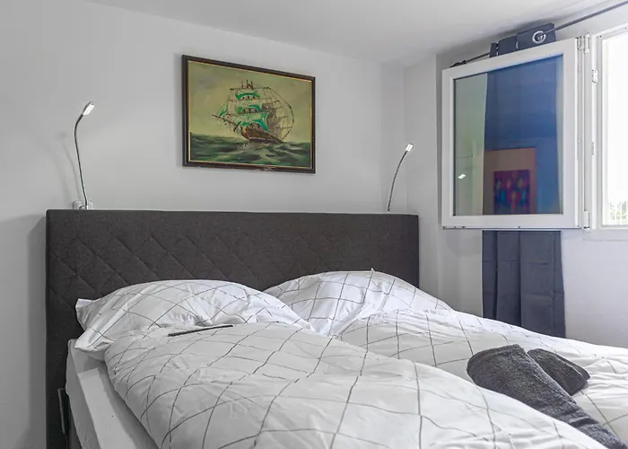 Private In Elegant Garden With Free Parking Appartement Wenen