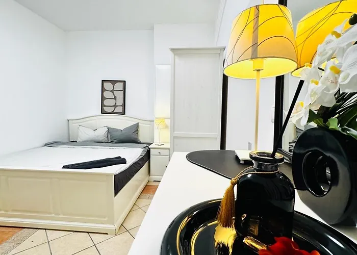 Appartement Private In Elegant Garden With Free Parking