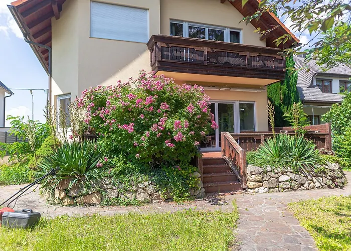 Private In Elegant Garden With Free Parking Wenen