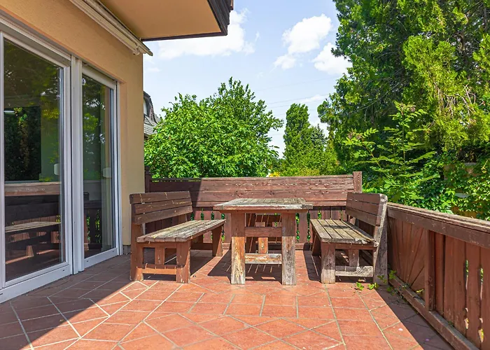 Private In Elegant Garden With Free Parking Appartement