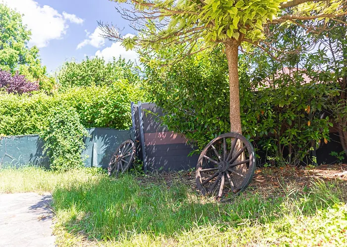 Apartmán Private In Elegant Garden With Free Parking