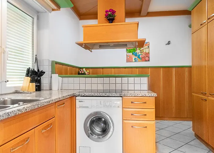 Private In Elegant Garden With Free Parking Wenen